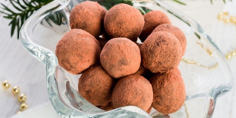 Enjoy this Keto Cinnamon Bun Fat Bomb Recipe. Use Candy Molds, Mini Muffin cups or mold into small, bite-size balls.