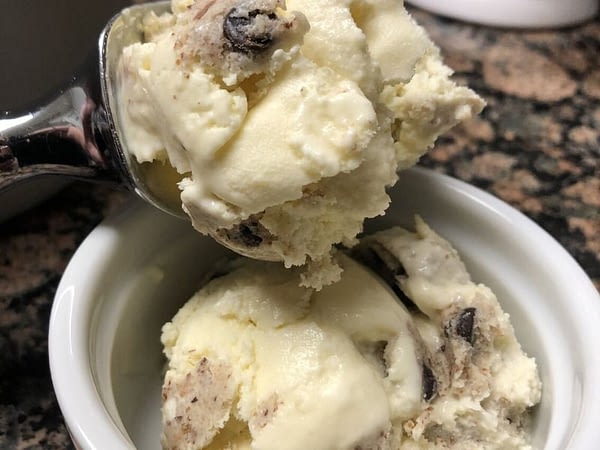 I used my Cuisinart Ice Cream Maker and churned for 25 minutes. Make sure you freeze the bowl prior to using it in the mixer.